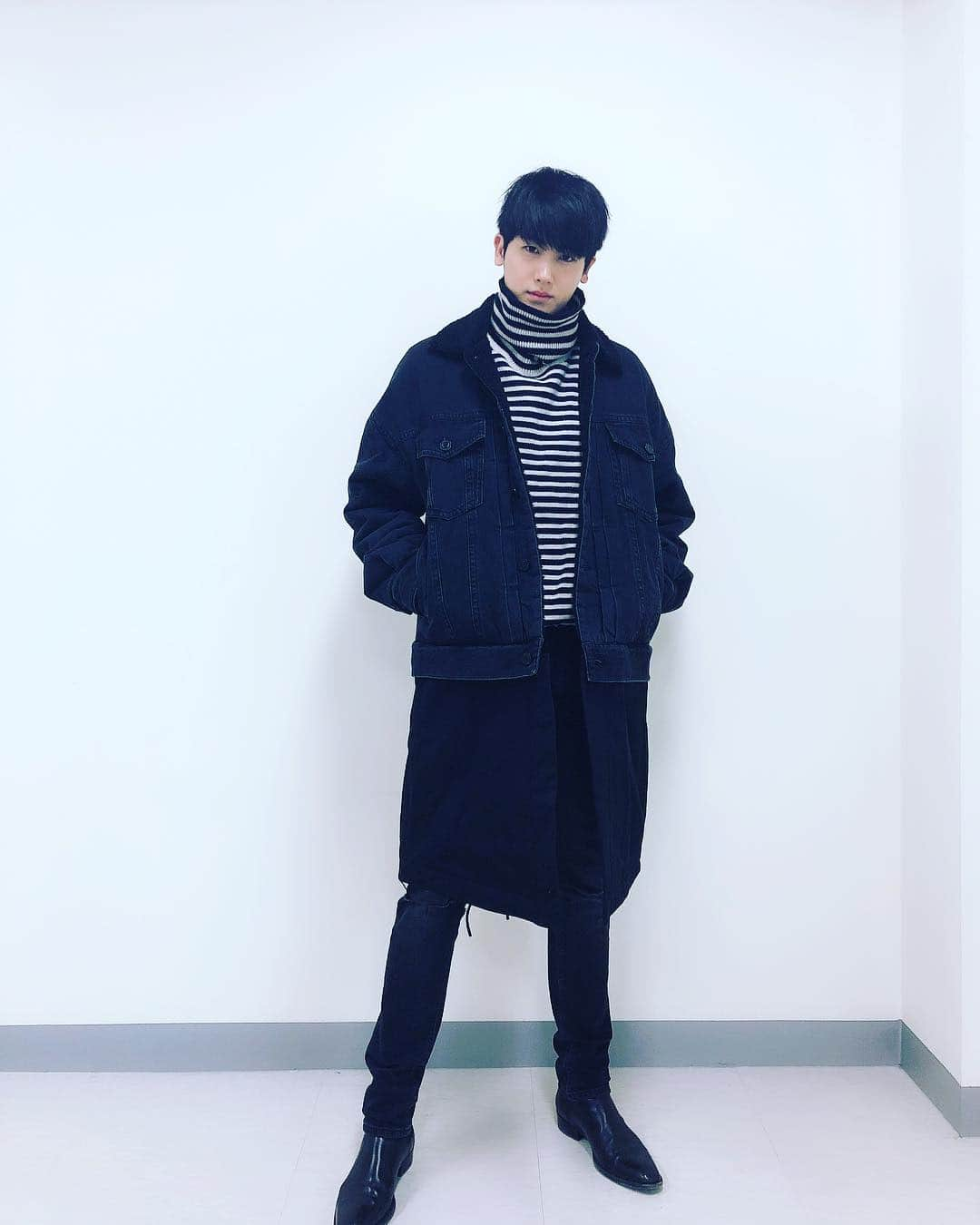 ヒョンシク さんのインスタグラム写真 - (ヒョンシク Instagram)「날씨 넘나 추운거. 감기 조심합시다💙」1月10日 11時19分 - phs1116