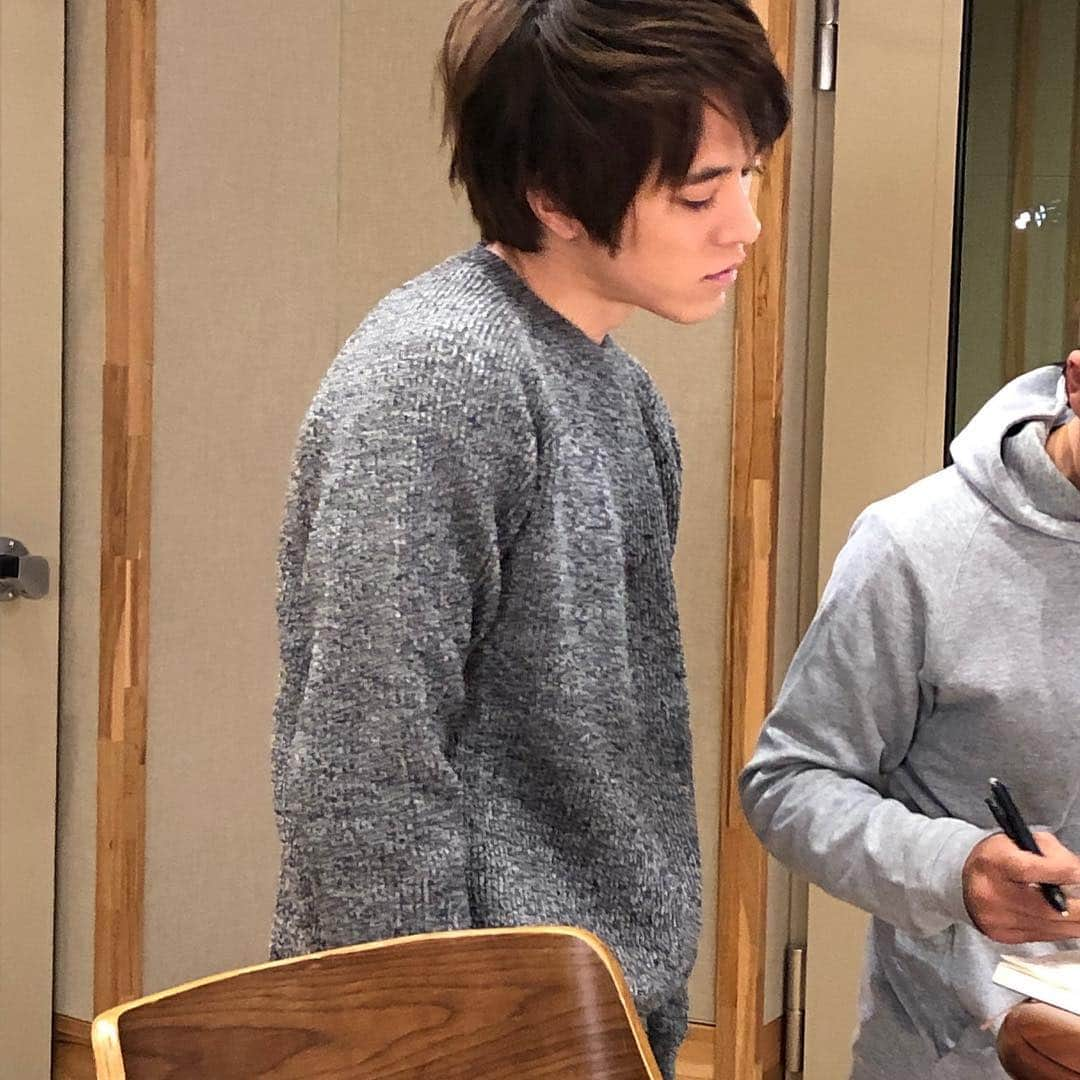 松島庄汰さんのインスタグラム写真 - (松島庄汰Instagram)「明日の夜9時からヨルヨミが放送されます。 江戸川乱歩の「人間椅子」を読ませて頂きました。読んでいる内に気づいたらストーカーの気持ちにどんどん惹きつけられる自分がいました。笑 本当に不思議な流石の江戸川乱歩。是非ご視聴下さい。  まずは予告をお楽しみ下さい☺︎ https://www.youtube.com/embed/oRrQPWvoV6c」1月10日 11時24分 - shotamatsushima