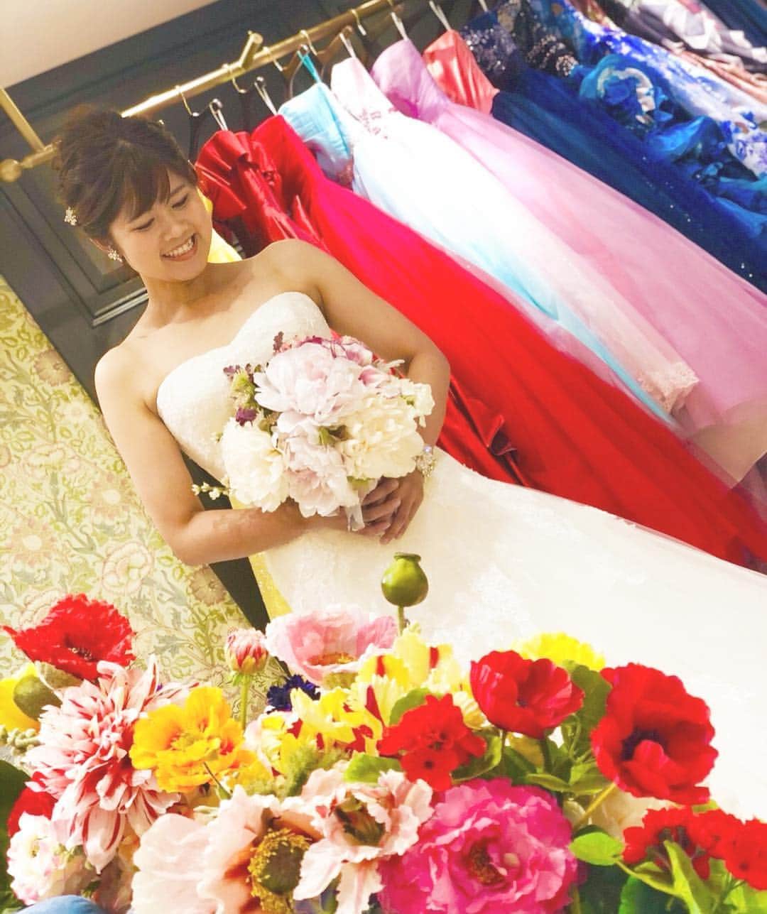 ngh_weddingboutiqueのインスタグラム：「・ 2019年初の #誰でも試着会 開催致します✨ ・ ・ 昨年からスタートしたこちらの試着会 ・ 花嫁様に限らず、多くの方にドレスアップの楽しさを感じて頂きただいております💍 ・ おひとりさまでも、カップルでも、お友達やお母様とご一緒にでも✨ ・ ぜひ ご来店をお待ちしております ・ ・ ・ 今年も1人でも多くの方に、ドレスアップする楽しさを知ってもらえますように👗 ・ ・ 開催日 1月12日(土)〜14日(月) ・ 予約状況は変動致しますので、 ぜひ店舗までご連絡くださいませ ・ ・ ・ 《お問い合わせ先》 📞092-739-1141 📧wb-contact@ffines.jp #ngh_weddingboutique  #誰でも試着会」
