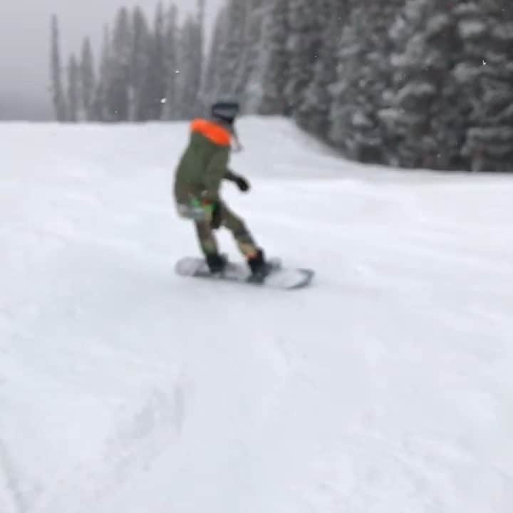 Lexi Bolingのインスタグラム：「Two years, hip surgery and a broken foot later I’m finally back to my happiest of happy places ❤️❤️ missed this more than anything. Thank you to everyone that helped me along the way and thanks again @burton for the gear!」
