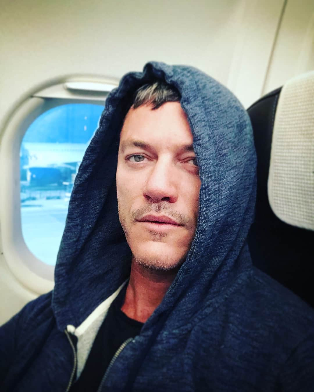 ルーク・エヴァンズさんのインスタグラム写真 - (ルーク・エヴァンズInstagram)「Are we there yet???」1月10日 4時11分 - thereallukeevans