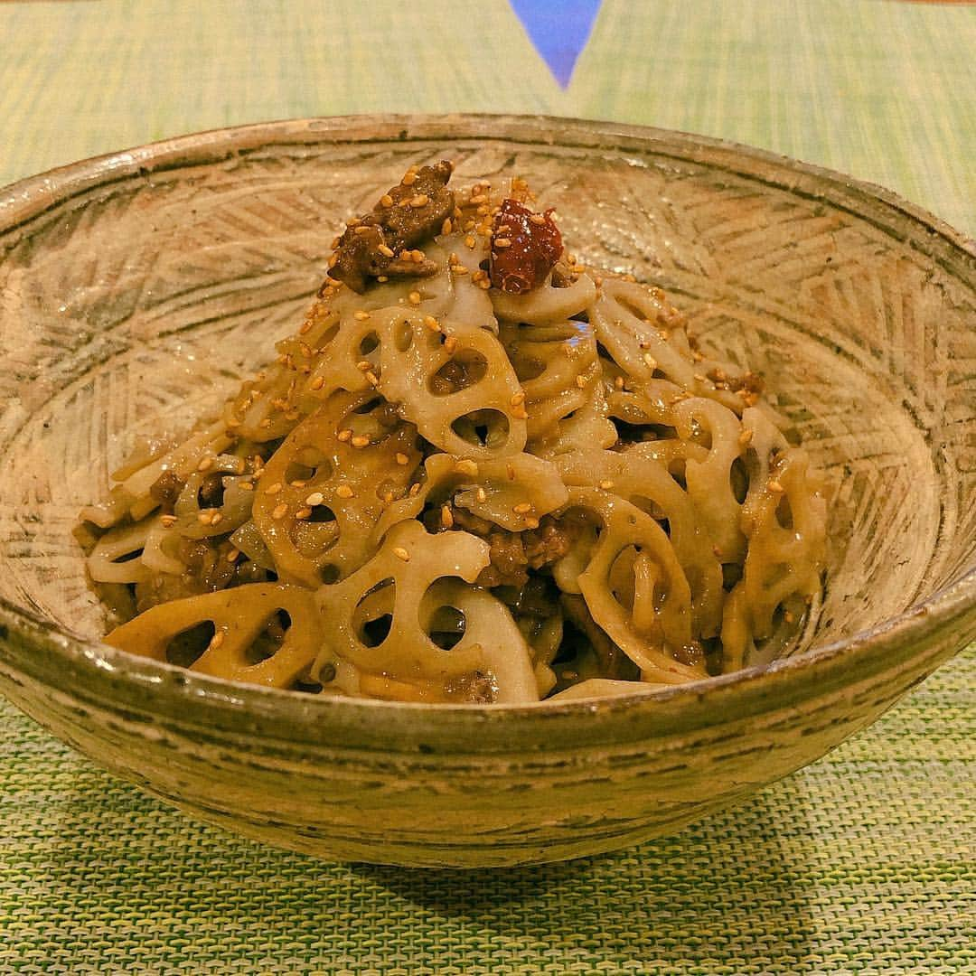 早見優さんのインスタグラム写真 - (早見優Instagram)「シャキシャキ感が最高！ Love this stir fry of lotus root and beef with a little bit of shoyu, mirin, and sugar! #lotusroot #蓮根 #japanesefood #和食 #和食はホッとします #myfavoritedish」1月10日 7時23分 - yuyuhayami