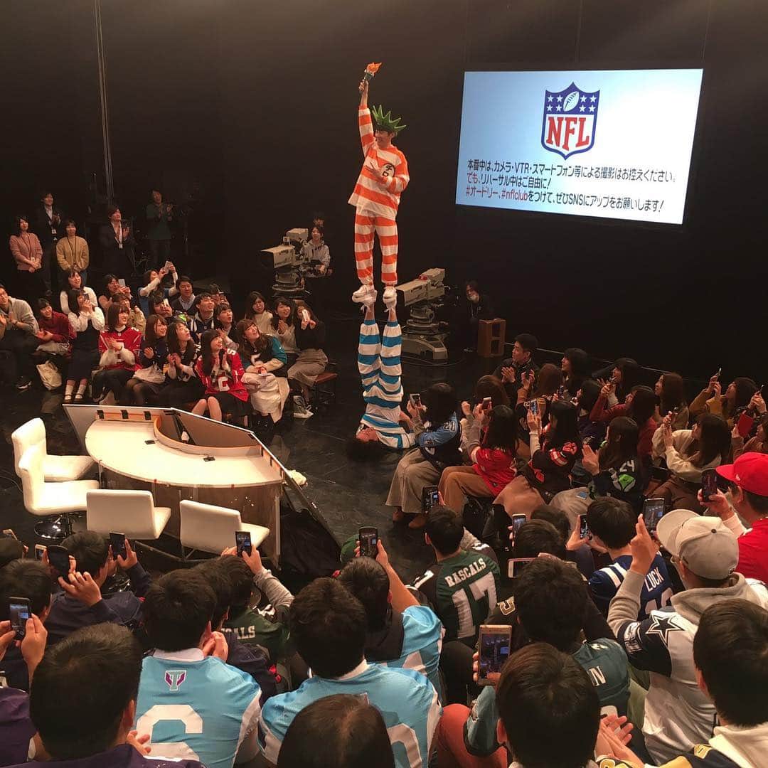 ゴンさんのインスタグラム写真 - (ゴンInstagram)「日本テレビ NFL倶楽部の公開収録でした。  去年に引き続き今年も我々ビックスモールンが前説を担当させていただきました。  前説風景のSNS拡散を促す番組の前説は珍しいね。  #オードリー #nflclub  #ビックスモールン #自由の女神像」1月10日 19時15分 - bicsmalln_gon