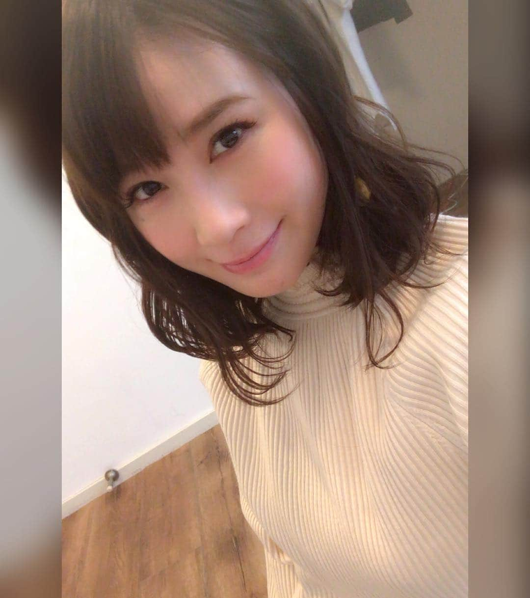 相沢まきさんのインスタグラム写真 - (相沢まきInstagram)「娘と一緒に撮影でした👶😁📷 久々メイクさんに顔も髪も綺麗にしてもらって色んな衣装も着れてテンション上がったし、何より娘がとっても良い子で嬉しかったー✨👶 #生後4ヶ月 #女の子ママ #親子で撮影 #photoshoot #shooting」1月10日 19時40分 - maki_aizawa0414