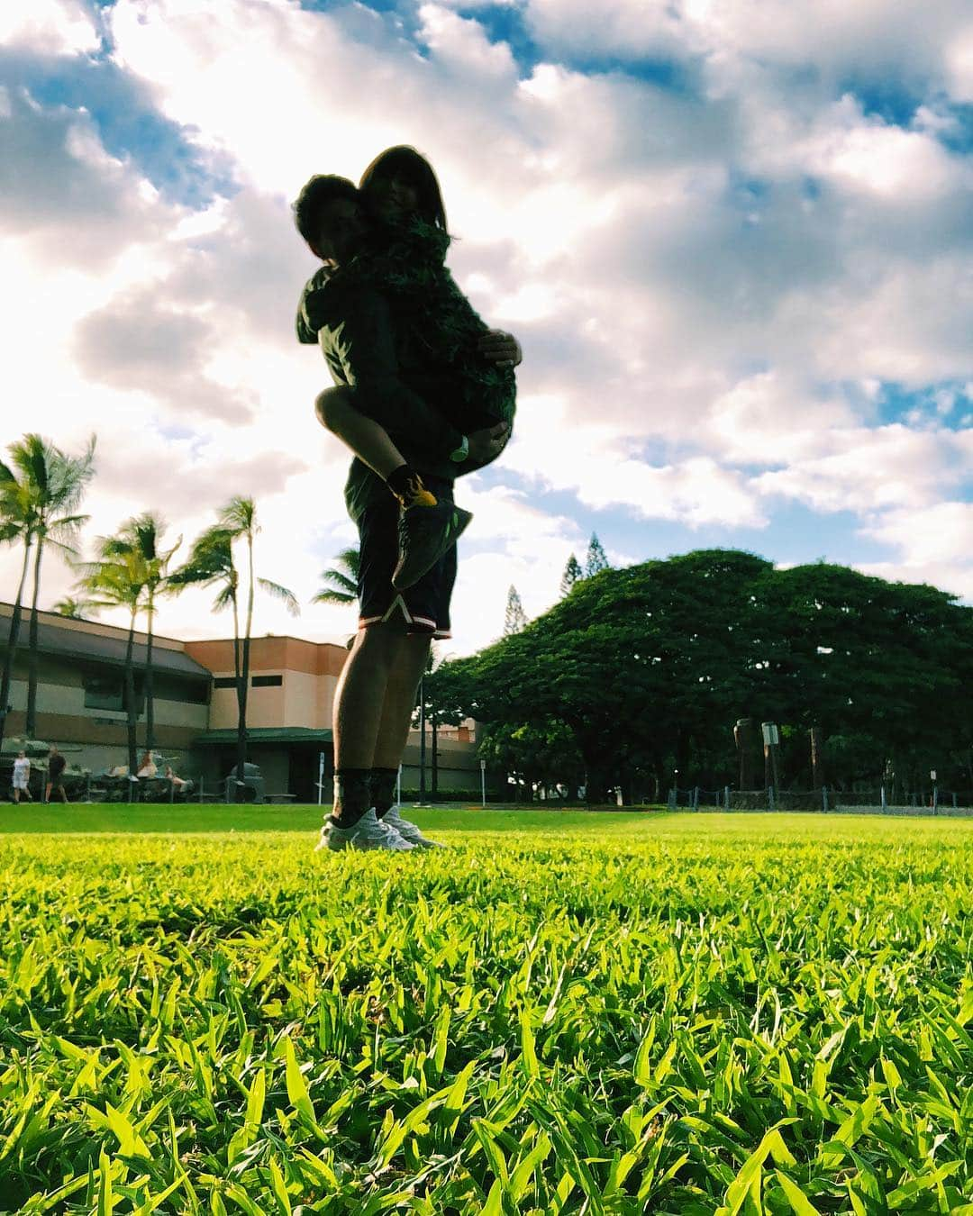 石倉ノアさんのインスタグラム写真 - (石倉ノアInstagram)「Hawaii .. . ハワイの大地から エネルギー吸収🏄🏽‍♂️ . .. #japan #tokyo #hawaii #ハワイ引きずってますが #もう少し我慢して下さい #顔真っ暗闇やー #instagood」1月10日 19時53分 - zeppelin.noah