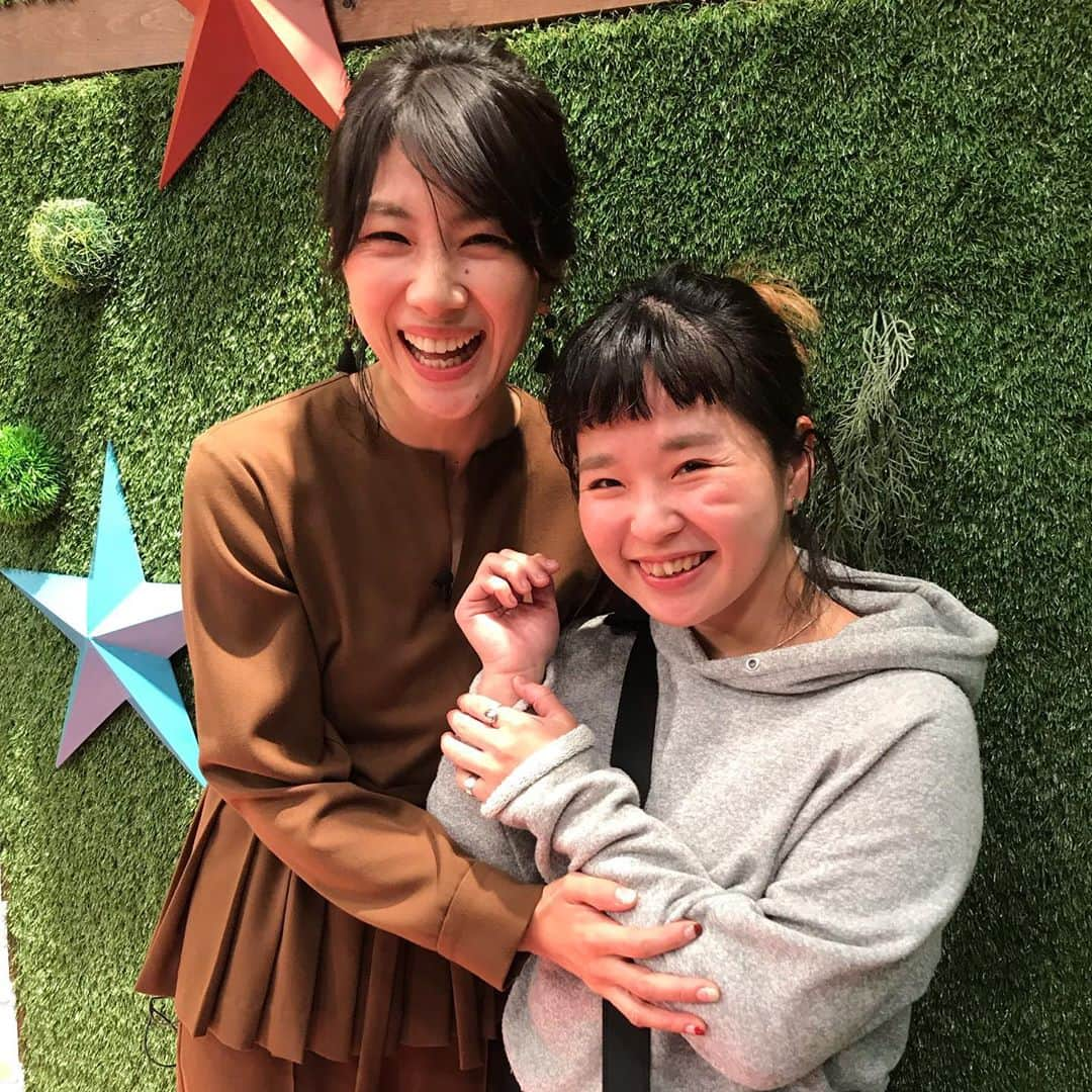 潮田玲子さんのインスタグラム写真 - (潮田玲子Instagram)「いつもヘアメイク担当してくれる @______.tabi ちゃんとも💗 今年もよろしくね😍  #rkb #ぞっこん九州 #ヘアメイク #たびちゃん #ヘアメイク中は #基本ずっと喋ってる私たち笑」1月10日 19時52分 - reikoshiota_official