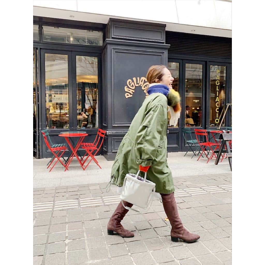川島幸恵さんのインスタグラム写真 - (川島幸恵Instagram)「😆😆😆 ・ ニーハイブーツあったかい👢💞 着ぶくれしがちな冬も、シュッとする👀 黒も欲しくなるなぁ…💭 ・ #SHENERY_official #boots #fabiorusconi #coat #m65parka #usarmy #stole #loewe #bag #yahki #brown #khaki #silver #fashion #styling」1月10日 20時22分 - sachie118