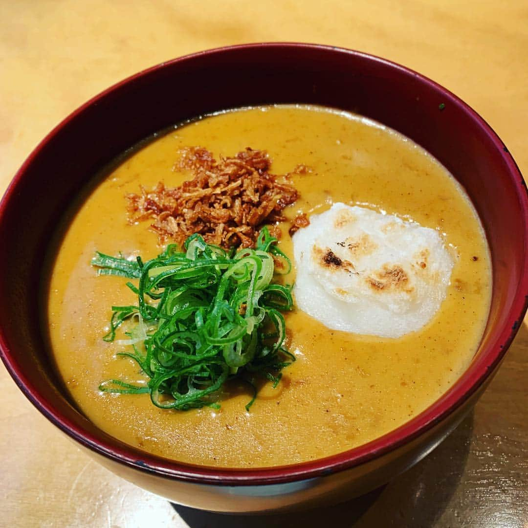 名倉潤のインスタグラム：「もう15年は通ってる店のカレーうどん。いつも安定の味😊 #普通のカレーうどんとは全然味が違う #店に迷惑がかかると申し訳ないので教えたいのに😭ごめんなさい #じゃインスタにあげるなっちゅう話やね」