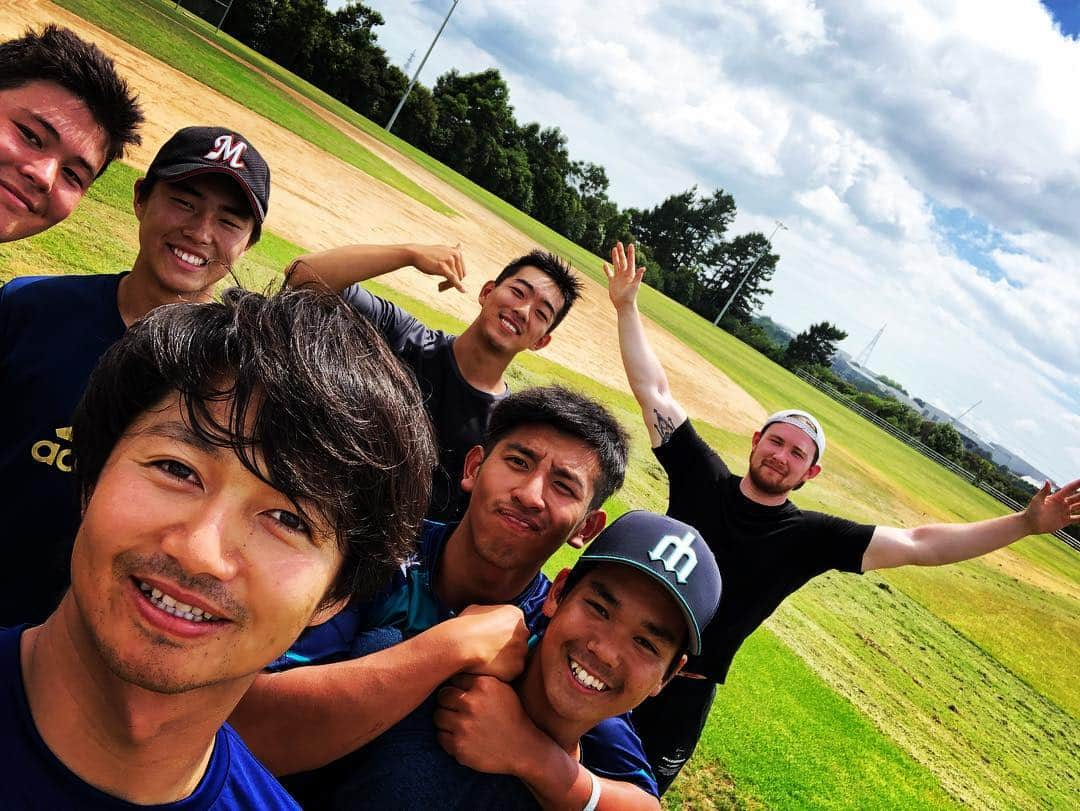 唐川侑己のインスタグラム：「今日は現地の子たちと一緒に練習しました⚾️ 高校生くらいの歳、みんな体力あるし、もうこの子たちと10歳以上離れてるんだな〜と思いながら🏃‍♂️💦 髭も濃くなるわε-(´∀｀; ) 髪もボサボサだし🤪 そしてみんないい笑顔です😀 ありがとう🤓 #ニュージーランド情報ありがとうございました#合間に色々やってみます」