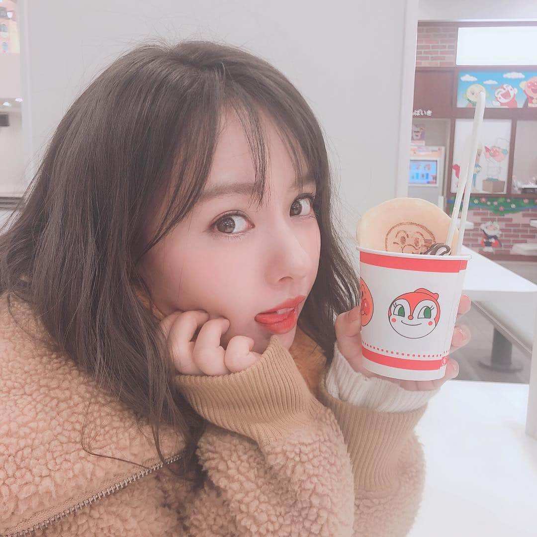 山田菜々さんのインスタグラム写真 - (山田菜々Instagram)「アンパンマンミュージアムにも行きましたっ😌❤︎ . #お母さんが一番楽しみにしていて😂 #誰よりも大きな声でBGMに合わせてアンパンマンを歌う母🤭 #声がっさがさ😂笑 #お酒飲まないのになぜか酒灼けの声でアンパーンマーン👊 #だけどテンション上がる理由は誰でもわかるくらい☺️ #ミュージアム内はすっごく可愛かった❤️ #ドキンちゃん最強🤤❤︎ . #神戸 #ハーバーランド #神戸ハーバーランド #アンパンマンミュージアム #☺️」1月10日 13時37分 - tannana.yamada