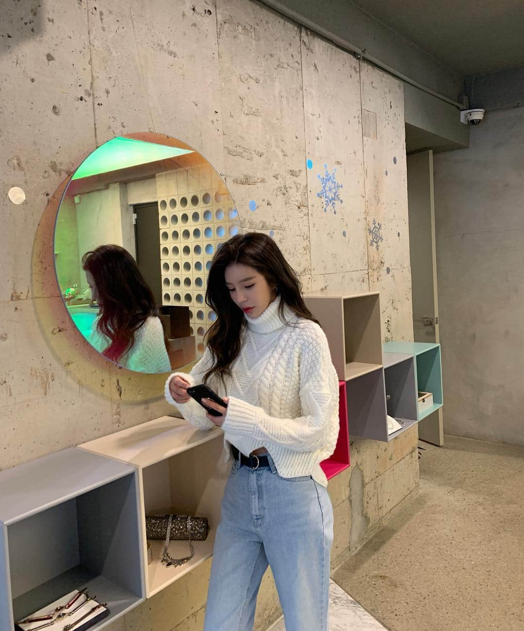 Son Ju Heeさんのインスタグラム写真 - (Son Ju HeeInstagram)「이 옷 일단 내꽁 찜꽁♥️ - #쏭살롱 #ootd」1月10日 14時02分 - juhee__ss