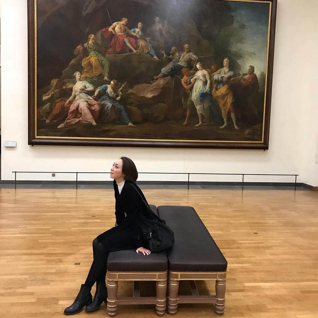 キャシー・リードさんのインスタグラム写真 - (キャシー・リードInstagram)「MONA LISA😁 #monalisasmile #hugecrowd #たくさんの人 #gettinglostinthelouvre #bestsponsorever #kinoshitagroup #木下グループ」1月10日 15時48分 - cmr2070