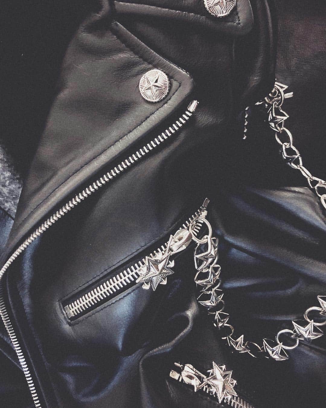のインスタグラム：「@3paradis x @codysandersondesigns the dream is becoming reality🏆 #codysanderson #3paradis #2019 #paris #fashionweek」