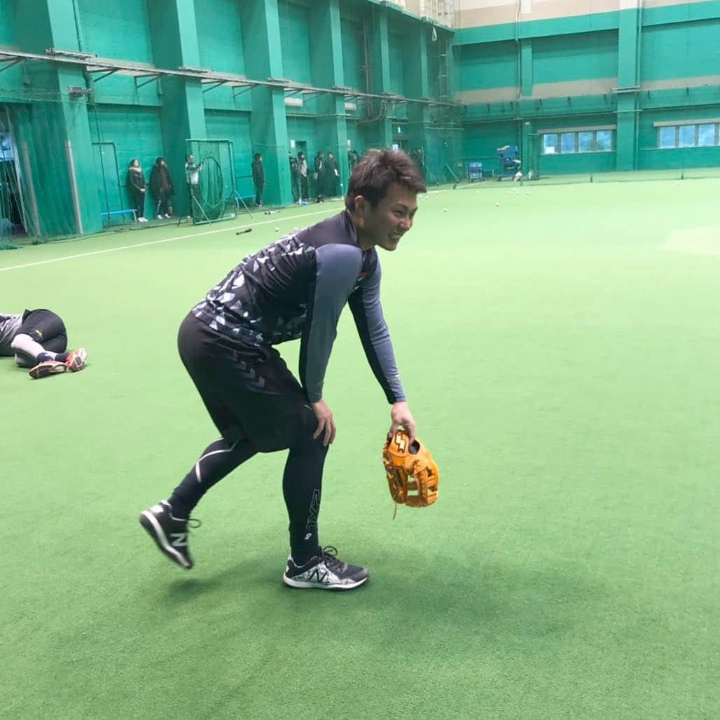 阪神タイガースさんのインスタグラム写真 - (阪神タイガースInstagram)「北條選手が自主トレを公開❗️今年もヤクルトの選手たちと合同トレーニングです^ ^ #北條史也 選手 #自主トレ #愛媛  #倒れこむ寸前とその後です😁 #阪神タイガース #ぶち破れオレがヤル」1月10日 16時09分 - hanshintigers_official