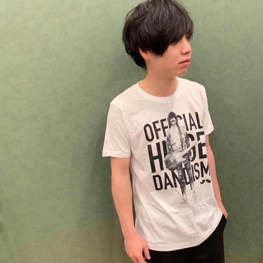 Official髭男dismさんのインスタグラム写真 - (Official髭男dismInstagram)「"満身創痍のロックンローラーTシャツ"  Daisuke: S Satoshi: M Narachan: L Chanmatsu: XL  #ヒヒラ🔥」1月10日 19時07分 - officialhigedandism