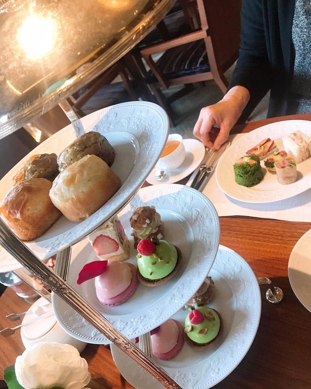 河合秋奈のインスタグラム：「Afternoon Tea❤︎🍽❤︎ with mom. 、 #初めての #アフタヌーンティー #theritzcarlton #hotel #京都 #kyoto #リッツカールトン京都 #幸せ #happy #day #Chubbiness #チャビネス #purple #avex #japan #tokyo #chubby #idol  #group #instagood #instalike #instafollow #followme」