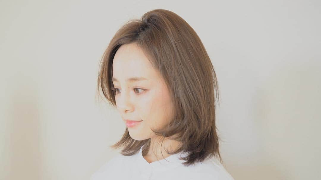 田中亜希子さんのインスタグラム写真 - (田中亜希子Instagram)「ヘアアレンジのベース作りに欠かせないトップのボリューム。DysonのAirwrapを使って簡単に作っています。ブローの段階でボリュームをつけると、時間がない時の１束結びも簡単にいい雰囲気＾＾ ダイソンが新宿ルミネ２で1月15日(火)～30日(水)の期間限定でポップアップストアをオープンし、エアラップや空気清浄ファンヒーターもじっくり試せるイベントを開催するそうです。 この機会に行ってヒーターもお試ししてみようかと思います！  http://bit.ly/DysonShinjukuLumine2 #スタイリング  #ヘアアレンジ #ヘアアレンジ動画  #ヘアケア #美髪 #空気清浄機 #ヒーター #加湿器 #dyson #ダイソン #dysonhair #ダイソン空気清浄機 #ダイソンヒーター #ダイソン加湿器 #お出かけ #ルミネ新宿 #dysonsponsored」1月10日 22時00分 - akiico