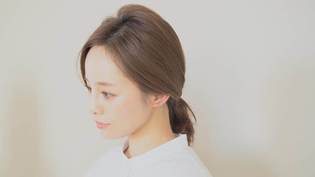 田中亜希子さんのインスタグラム写真 - (田中亜希子Instagram)「ヘアアレンジのベース作りに欠かせないトップのボリューム。DysonのAirwrapを使って簡単に作っています。ブローの段階でボリュームをつけると、時間がない時の１束結びも簡単にいい雰囲気＾＾ ダイソンが新宿ルミネ２で1月15日(火)～30日(水)の期間限定でポップアップストアをオープンし、エアラップや空気清浄ファンヒーターもじっくり試せるイベントを開催するそうです。 この機会に行ってヒーターもお試ししてみようかと思います！  http://bit.ly/DysonShinjukuLumine2 #スタイリング  #ヘアアレンジ #ヘアアレンジ動画  #ヘアケア #美髪 #空気清浄機 #ヒーター #加湿器 #dyson #ダイソン #dysonhair #ダイソン空気清浄機 #ダイソンヒーター #ダイソン加湿器 #お出かけ #ルミネ新宿 #dysonsponsored」1月10日 22時00分 - akiico