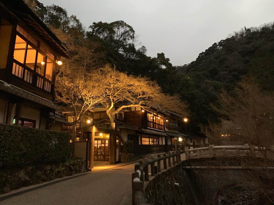 のインスタグラム：「箕面の滝いいところ。 3日間連続。  #箕面の滝  #箕面 #箕面温泉スパーガーデン  #箕面温泉  #箕面観光ホテル #山トレ #坂道ダッシュ」
