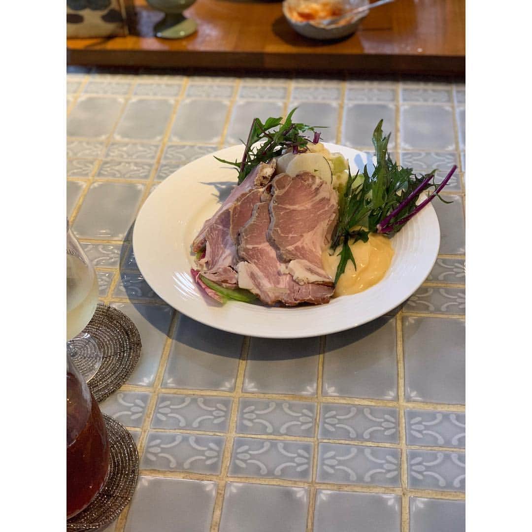 佐々木希さんのインスタグラム写真 - (佐々木希Instagram)「#トリノス食堂#秋田 最後の写真の山盛りご飯がとても美味しくてみんなであっという間に完食。 ごま油と、塩少々で、さっと炒めたご飯ですとお店の方が言っていたけど、 それがとにかく美味しかった… 勉強になりました。」1月10日 23時07分 - nozomisasaki_official