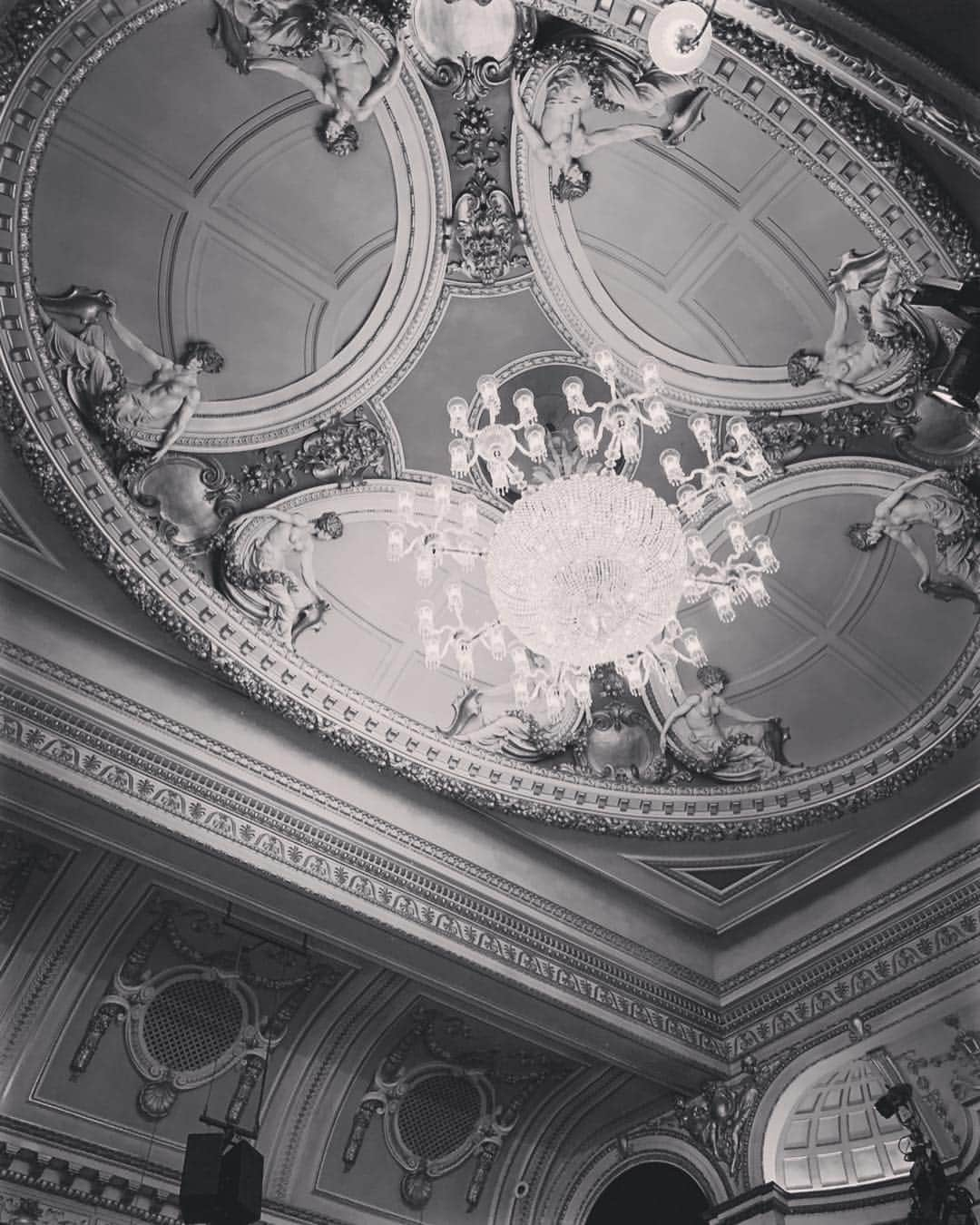 窪塚洋介さんのインスタグラム写真 - (窪塚洋介Instagram)「I was impressed last night. As always, I'm grateful to be here, right this moment. #LesMisérables #london #queenstheatre」1月10日 23時11分 - yosuke_kubozuka