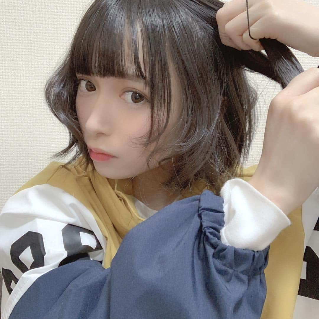 つぶらさんのインスタグラム写真 - (つぶらInstagram)「中に着てる服が見えてるのダサい . #しっかりして」1月10日 23時22分 - tsubra_