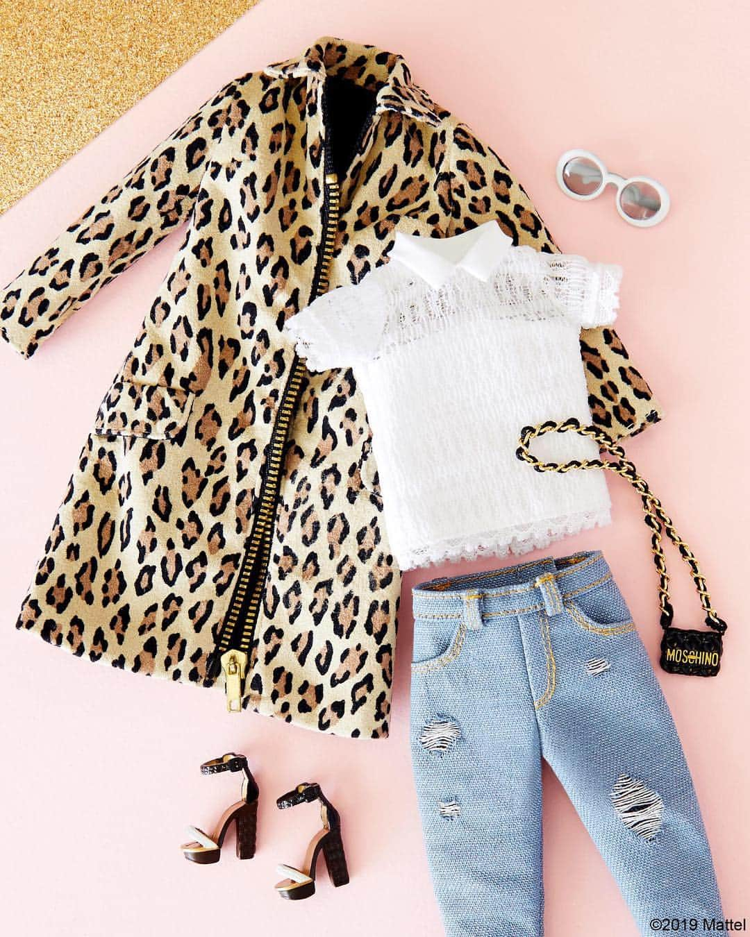 バービーさんのインスタグラム写真 - (バービーInstagram)「Taking a walk on the wild side with this adventurous outerwear! 🐆 #barbie #barbiestyle」1月11日 1時44分 - barbiestyle