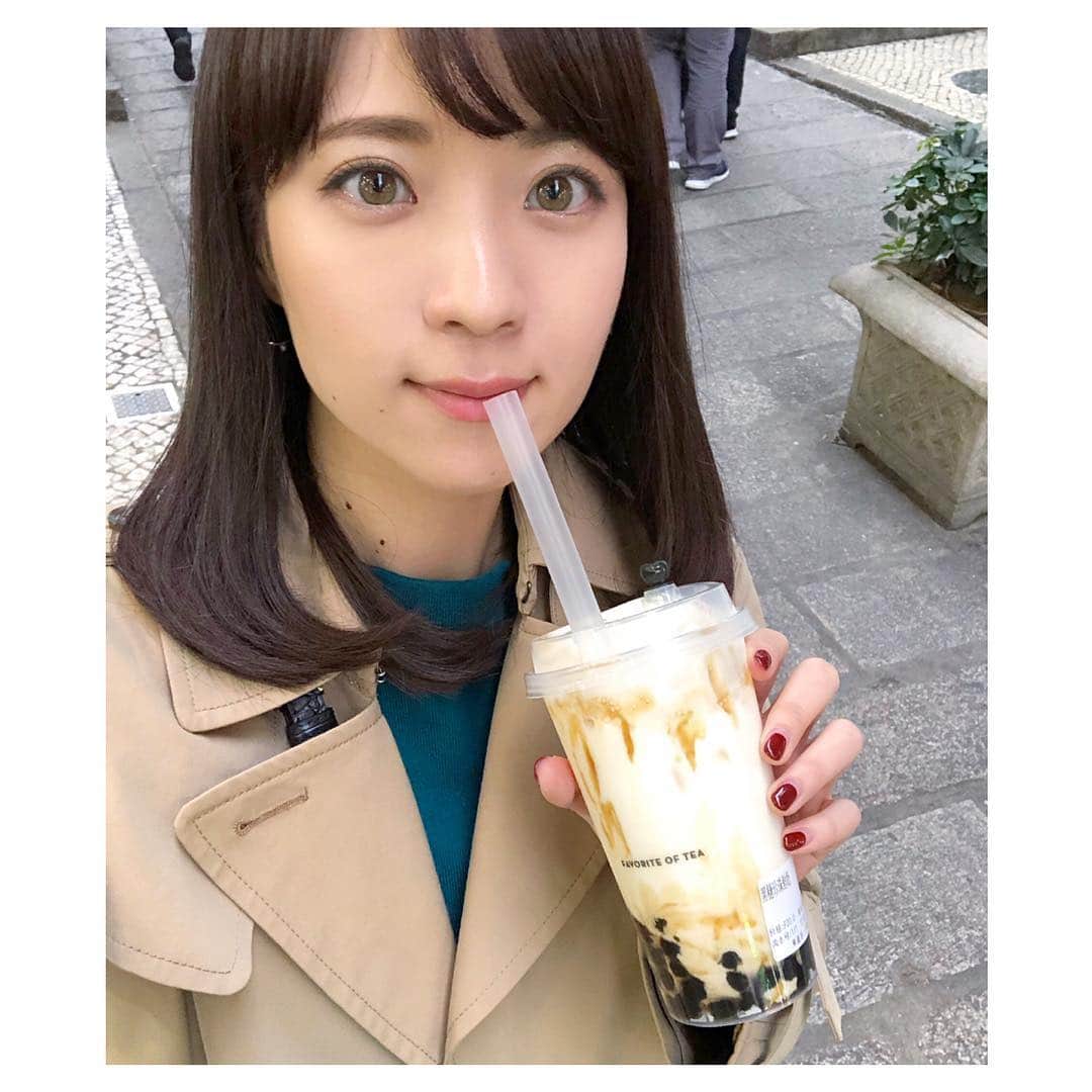色紙千尋さんのインスタグラム写真 - (色紙千尋Instagram)「香港では、ビタミンSお兄ちゃん、たけだバーベキューさん、うえちゃんさんにも会えました😄✨カラフル！🤣🎨 色紙をさがせ簡単でしたね😅ベージュのコートの人です🙋‍♀️ 香港マカオでは黒糖タピオカが美味しすぎました💓 夜のマカオはとっても煌びやか🤩マカオ滞在は短い時間でしたが満喫できました✨ #香港 #マカオ #hongkong #macau #聖ポール天主堂跡」1月11日 14時14分 - shikishi_chihiro