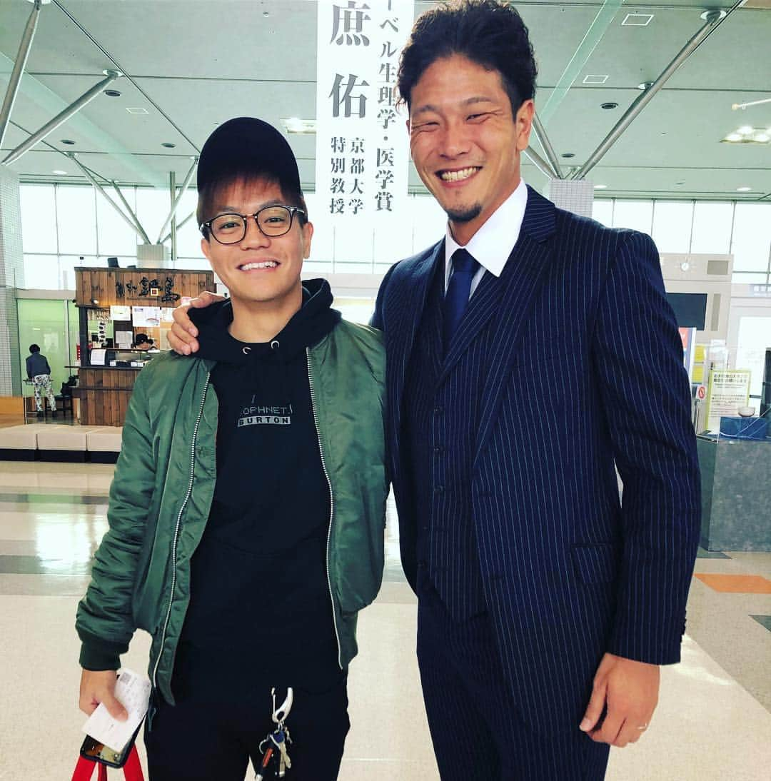 大崎淳矢さんのインスタグラム写真 - (大崎淳矢Instagram)「山口を離れ栃木SCに移籍することを決めました。山口のみなさん1年間本当にありがとう！栃木SCのみなさんこれからよろしくお願いします！！ #えーすけ#さみしくなるね#1年間ずっといたから#さみしくなるね #栃木SC#サンフレッチェ広島#徳島ヴォルティス#レノファ山口 関わってくださった皆様に感謝してます！ 本当にありがとう😊」1月11日 14時09分 - osakijunya7