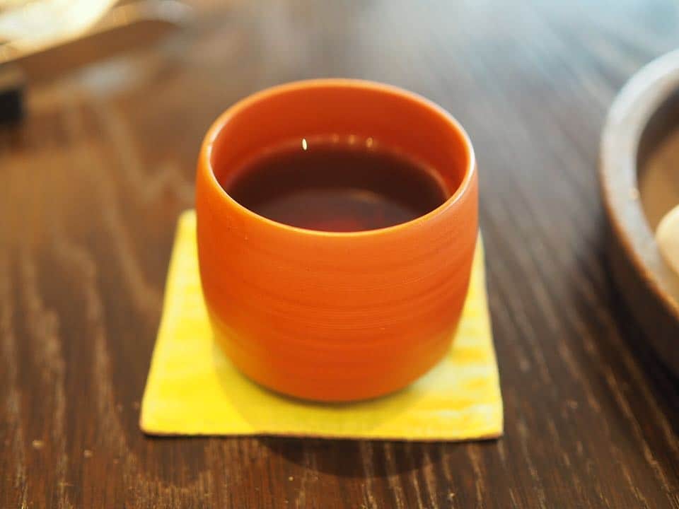 Sayuri（岸岡小百合）さんのインスタグラム写真 - (Sayuri（岸岡小百合）Instagram)「* @midorhythm0723 とMOTIFの 「和アフタヌーンティー」を楽しんできました😊🍵 * これ、かなり私好みだった✨ 紅茶だけでなく、 お抹茶もひとつひとつたててくれます‼️ * 生ハムのお寿司や桜海老のガレット。 和牛バーガーなどなど🍔 デザートもゴマや杏、栗などが用いられていて、 甘すぎず飽きがこない味でした❤️ * 辛胡麻茶やお抹茶は量もすくないので いつも以上に色んな種類の飲み物が楽しめましたし、 紅茶やハーブティーも、 ポットかカップか選ぶことが出来るので、 いつもはあまり種類が楽しめない😭 という人にもオススメです‼️ * 東京丸の内のフォーシーズンズホテル内と 立地も最高✨ #東京女子部 #アフタヌーンティー #ハイティー #和アフタヌーンティー #東京 #丸の内 #フォーシーズンズホテル丸の内  #フォーシーズンズ #MOTIF #女子会」1月11日 8時41分 - sayuuringo