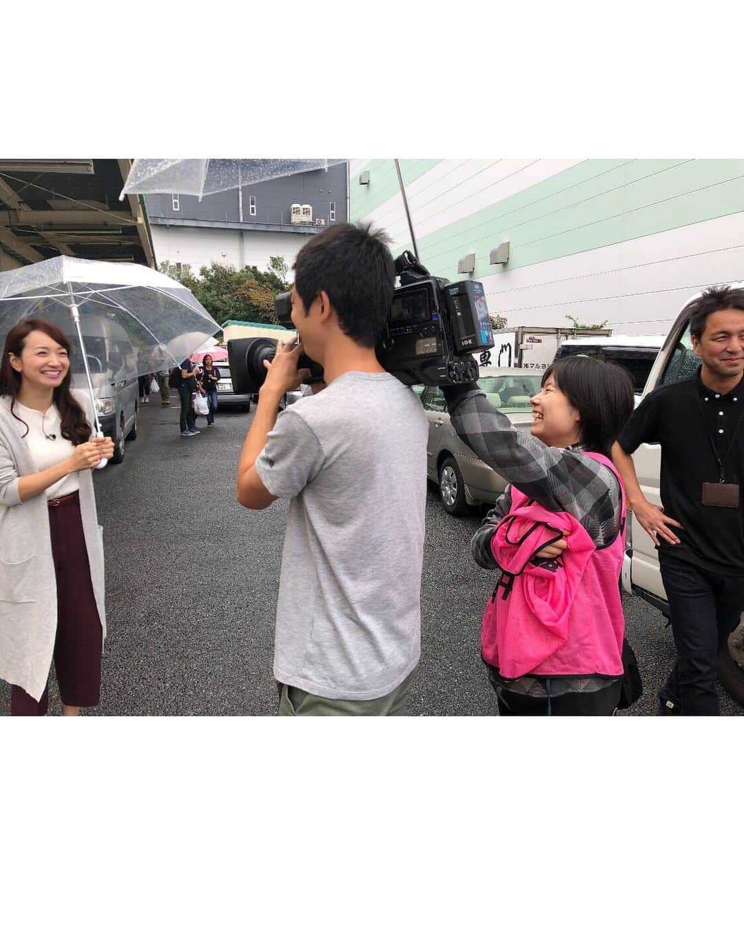 松原江里佳さんのインスタグラム写真 - (松原江里佳Instagram)「先日のnews every.撮影風景。 スタッフの皆様がとても楽しくて素敵✨ 私、笑いすぎて目が糸🧵 しかし特売は、本当にお得すぎる❤️ #肉  #ニュース  #news #newsevery #リポーター  #でこ #フリーアナウンサー #スターダスト」1月11日 10時35分 - erika_matsubara