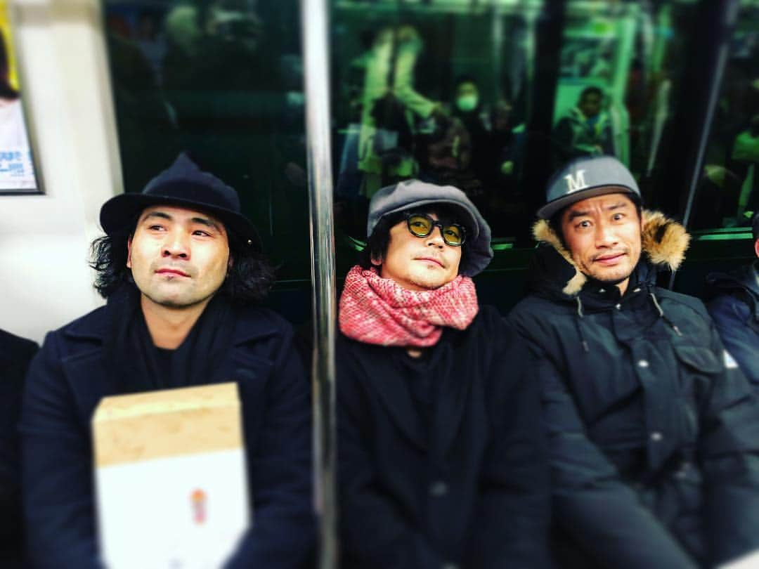 月に吠える。さんのインスタグラム写真 - (月に吠える。Instagram)「今日から 映画「この道」 公開です。電車に乗って観に行きます。 #映画#この道#大森南朋#AKIRA#佐々部清 #電車#平山祐介#川畑和雄」1月11日 10時54分 - tsukinihoeru.6960.naoomori