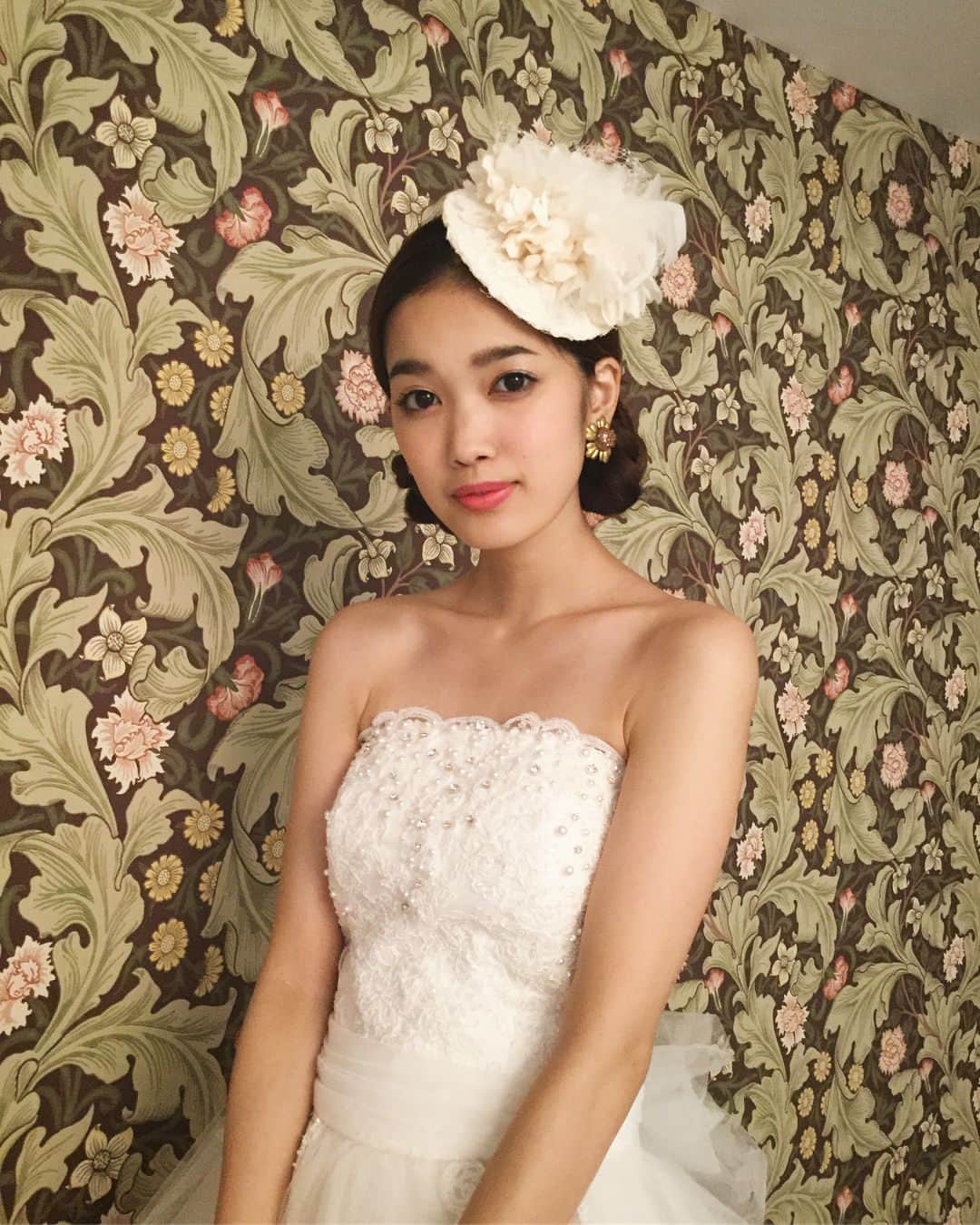 ngh_weddingboutiqueのインスタグラム：「・ 叶えたいイメージ や  なりたい雰囲気...✨ ・ ドレスや結婚式に合う 自分らしいスタイルを瑠美さんに相談してみませんか？💄 ・ ・ ・ 残り1枠となりました！ 1月15日(火) 13:00枠 ・ ・ お早目にご予約くださいませ ・ ・ ・ ・ ソラリアホテルで結婚式をご検討のお客様に向けた特別なイベントです✨ ・ ・ ・ 《お問い合わせ先》 📞092-739-1141 📧wb-contact@ffines.jp #ngh_weddingboutique」