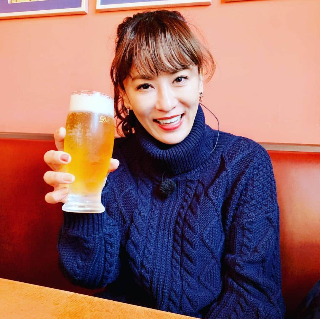 鈴木砂羽さんのインスタグラム写真 - (鈴木砂羽Instagram)「本物の🍺はどっちだ⁉️ 本日も美味しくいただきましたー🥟🤗🥟 #生ビール #生ビール最高 #おやつ #餃子 #森下 #楽楽 でも今日は #餃子ロケ ではないんだな！🤣」1月12日 0時40分 - bombon_sawa