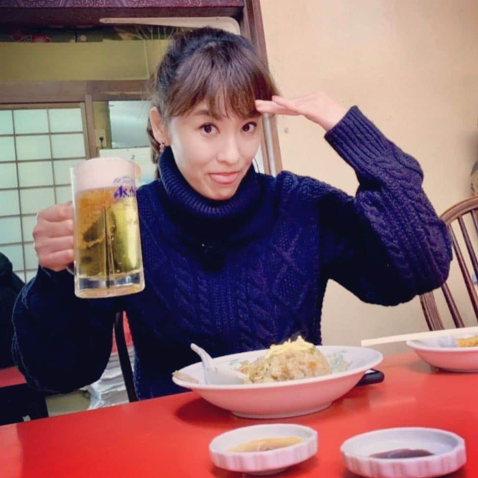 鈴木砂羽さんのインスタグラム写真 - (鈴木砂羽Instagram)「本物の🍺はどっちだ⁉️ 本日も美味しくいただきましたー🥟🤗🥟 #生ビール #生ビール最高 #おやつ #餃子 #森下 #楽楽 でも今日は #餃子ロケ ではないんだな！🤣」1月12日 0時40分 - bombon_sawa