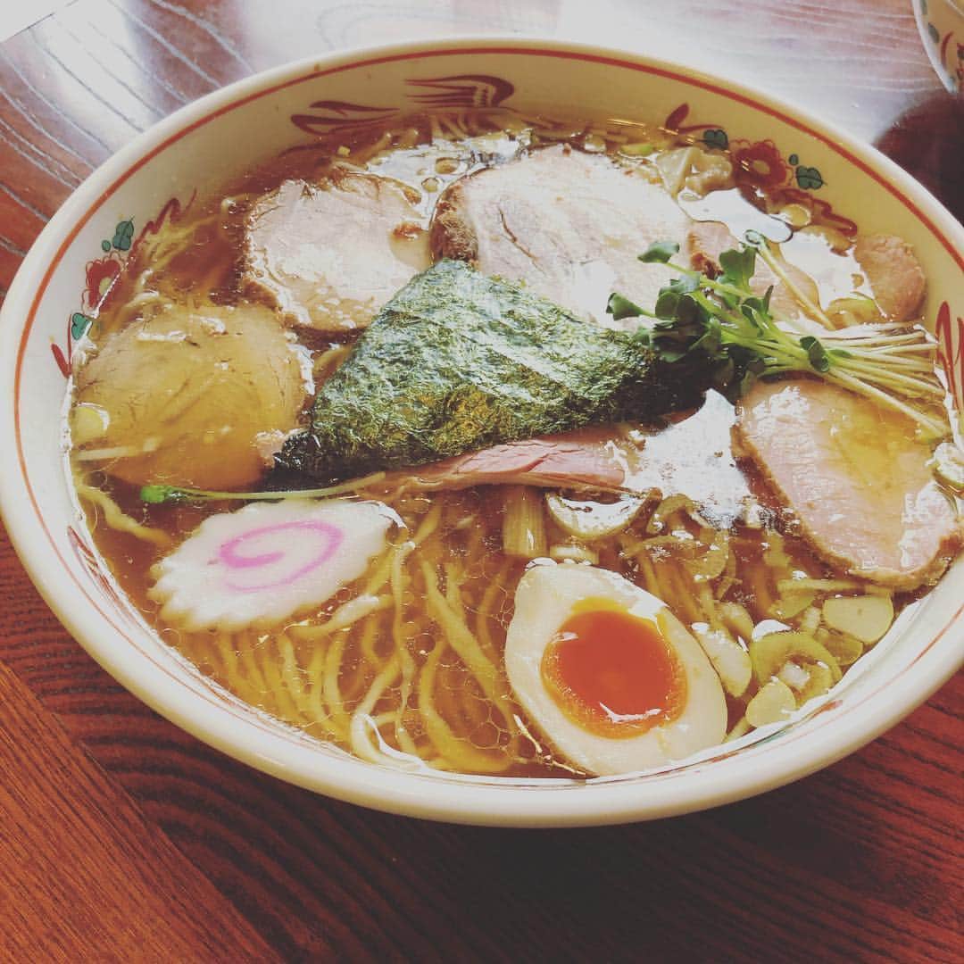 佐藤勇のインスタグラム：「白河ラーメンが食べたくて 初めていまの家2代目にいきました！  お腹空きすぎて特盛にしてしまいました笑笑  とても美味しかったです‼️ 皆さんも是非行ってみてください‼️ #昨日#日帰り#白河ラーメン#西郷村#白河市#いまの家2代目#特盛#おなかいっぱい#久しぶり#醤油#あっさり#美味しかった#地元寒かった#新白河駅#」