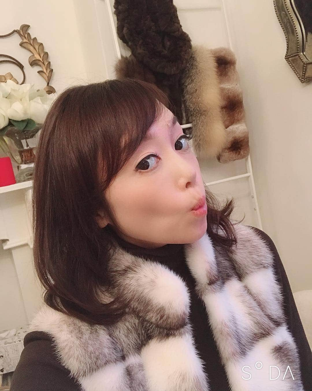 麻生あくらさんのインスタグラム写真 - (麻生あくらInstagram)「久しぶりにバッサリ💇‍♀️いきました。現役の時ガッツリ切って娘役なのに！と怒られたの思い出した😝 もっと切ってもいいな~。 #心機一転#2019」1月11日 16時52分 - akura_akura