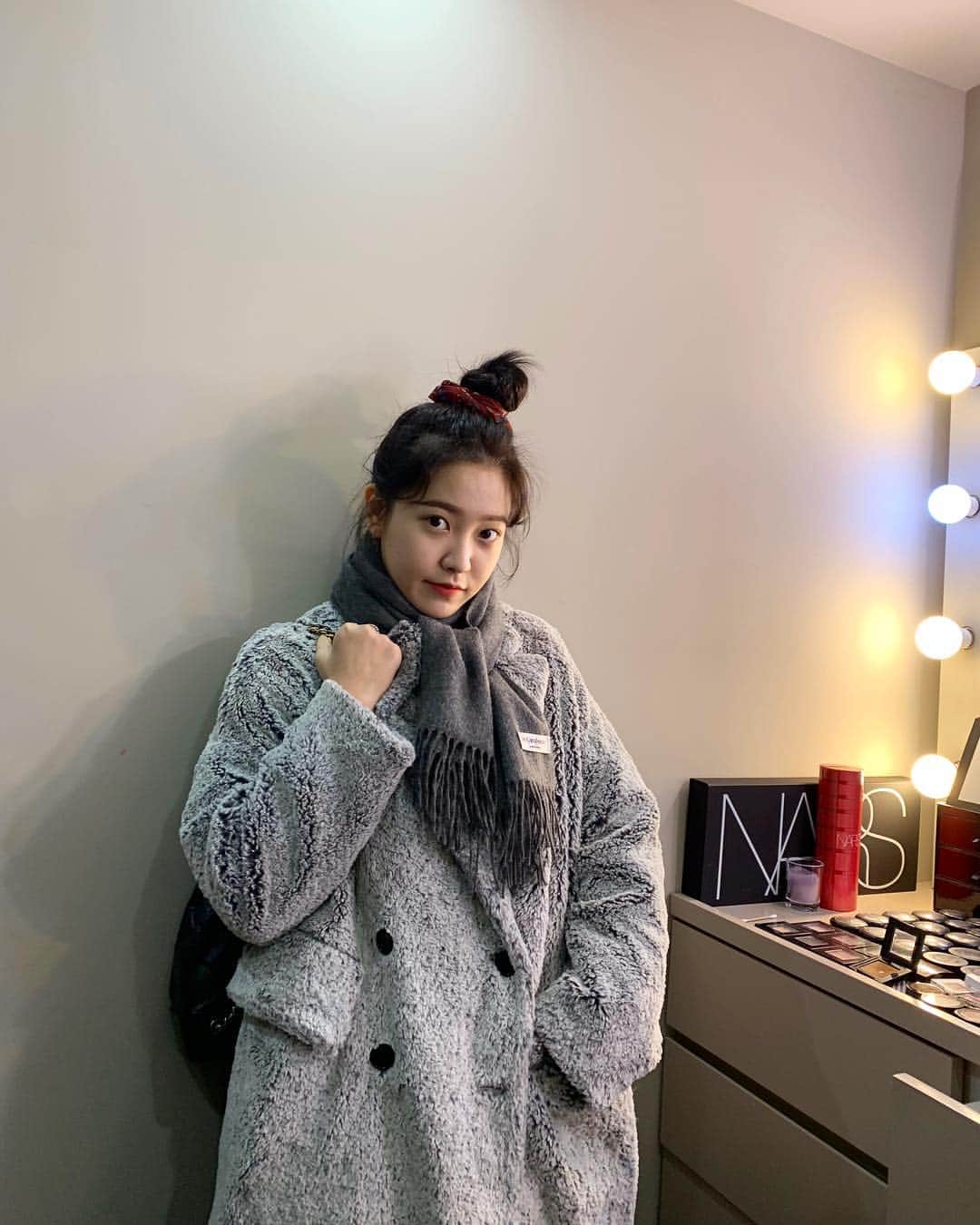 Red Velvetさんのインスタグラム写真 - (Red VelvetInstagram)「Stay warm 단디 입으세요」1月11日 17時31分 - redvelvet.smtown