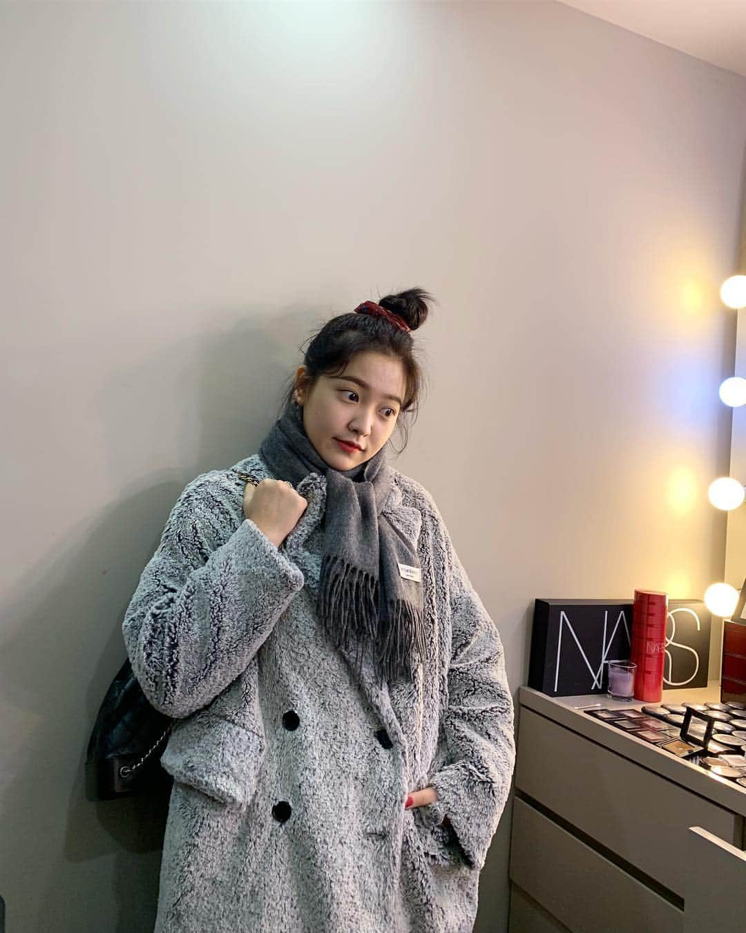 Red Velvetさんのインスタグラム写真 - (Red VelvetInstagram)「Stay warm 단디 입으세요」1月11日 17時31分 - redvelvet.smtown