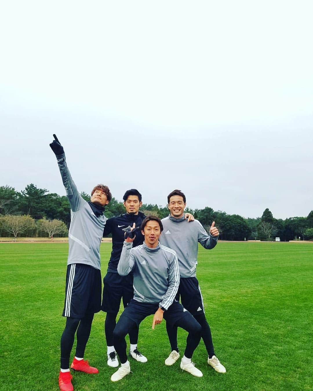 清武弘嗣のインスタグラム：「自主トレキャンプ終了！ この4人でできて、本当に良かった。 体も心も、シーズンにむけて順調に仕上がりました！ このキャンプにあたり、たくさんの方が力を貸してくれました。 本当にありがとうございました！ 感謝してます。 みんなで高めあい、素晴らしいトレーニングキャンプでした！ ありがとう👍 #トレーニングキャンプ #やま#こた#ほた #宮崎 #素晴らしい環境 #協力してくださった方々に #感謝の気持ちでいっぱいです #本当にありがとうございました」