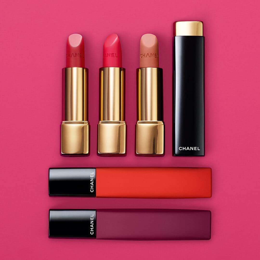 シャネルさんのインスタグラム写真 - (シャネルInstagram)「SPRING-SUMMER 2019 COLLECTION. Red matte lips with intense colour. An illuminating look. @luciapicaofficial  #SpringSummerCollection #ChanelMakeup」1月11日 19時30分 - chanelofficial