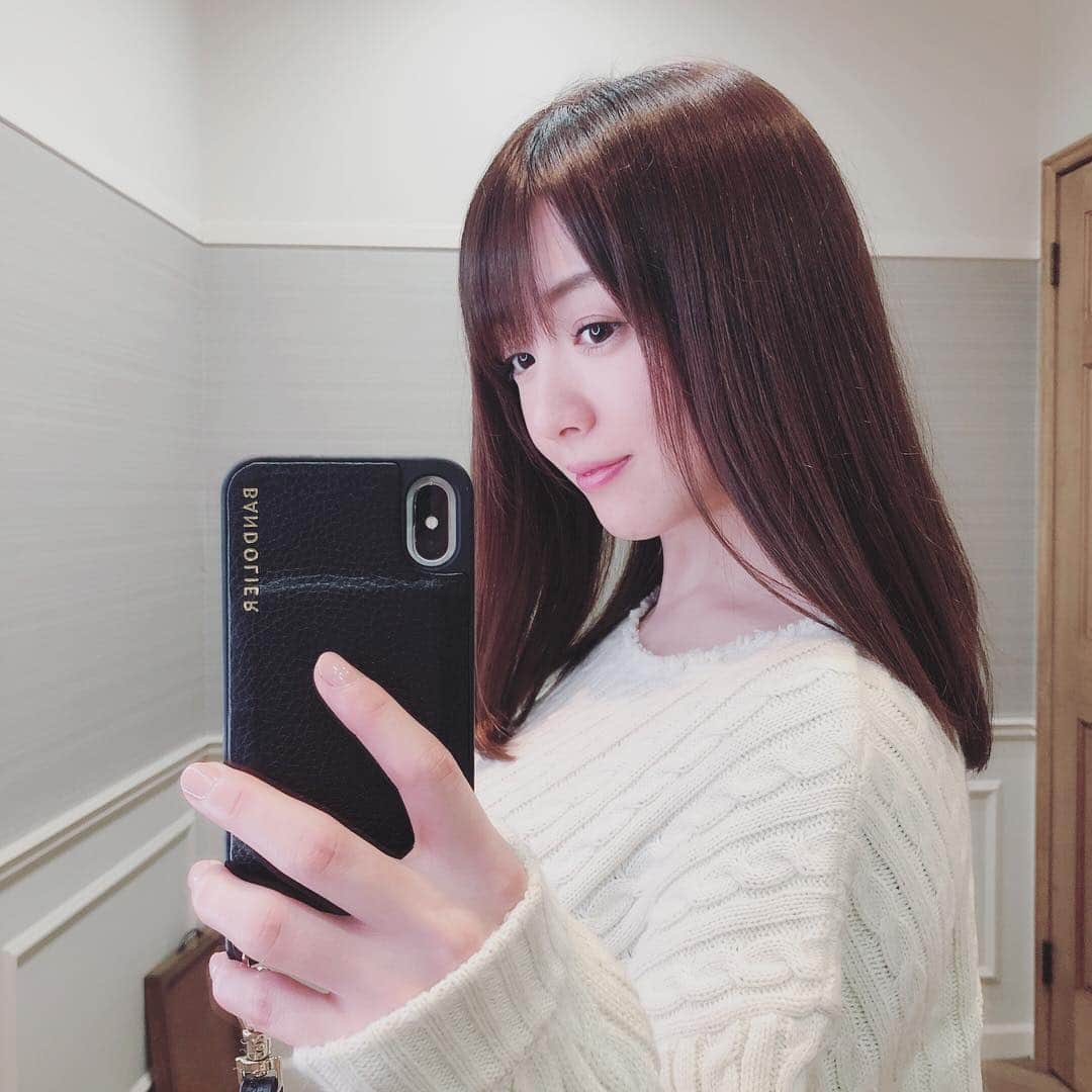 園都さんのインスタグラム写真 - (園都Instagram)「髪を切りました。 （5〜6cm切ったけどこの長さでは誰も気づかない..🙄） でも、ちょっとしたイメチェンね。  いいかんじっ！  いつもありがとうございます♪ @loana_roppongi  @yujiyamane  #loana」1月11日 20時22分 - miyakosono_official