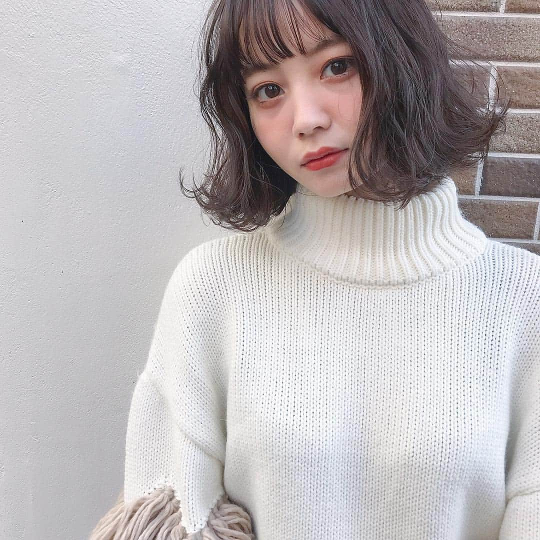 NANAMIさんのインスタグラム写真 - (NANAMIInstagram)「明日のTGCに向けてヘアメンテナンス♡♡ オリーブベージュでちょっといつもより 透明度のある明るさに♡ 本当に緊張しすぎて毎日ソワソワ、、今からもう心臓飛び出るくらいドキドキ、、大丈夫かなぁ？（笑） 暖かい目で見守ってくれると嬉しいです🥺💕 声援とかもうじゃんじゃんしてほしい🥺💕 #白玉ななみ #color #lbyhome #hair」1月11日 21時24分 - nanami023