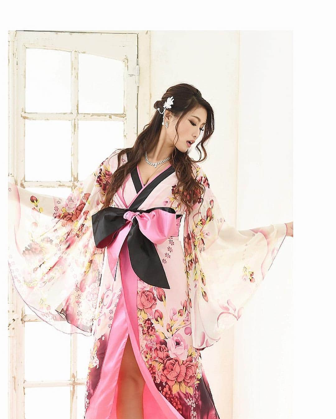 MIKAさんのインスタグラム写真 - (MIKAInstagram)「春にもぴったりな三色展開🍡 珍しくラブリー系🌸🐰 . . #ryuyu #dress #kimonogirl #cyberjapan #cyberjapandancers #サイバージャパン」1月11日 22時36分 - cjd_mika