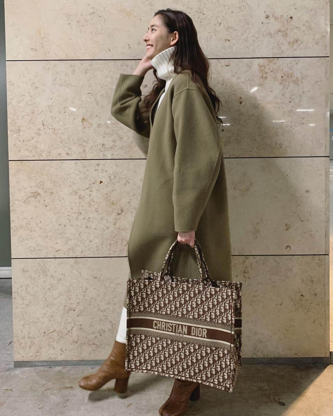 新木優子さんのインスタグラム写真 - (新木優子Instagram)「私服 coat : @hyke_official  tops : @tomorrowland_jp  bottom : @bacca_jp  shoes : @maisonmargiela  bag : @dior」1月11日 22時41分 - yuuuuukko_