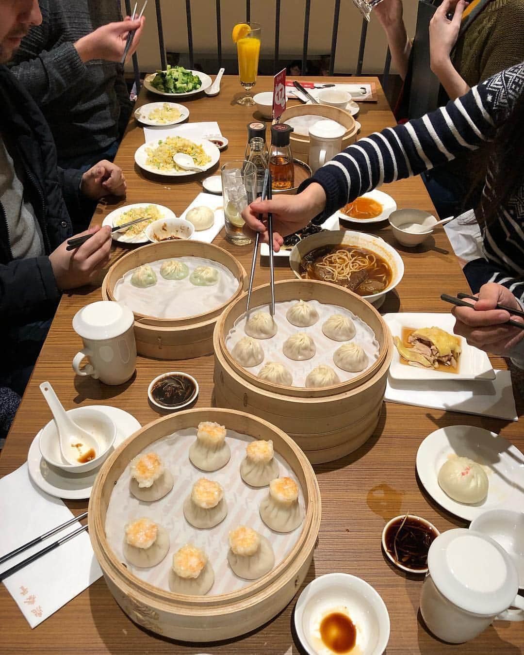 Top Cat Photoさんのインスタグラム写真 - (Top Cat PhotoInstagram)「TOP London 🍽 ☕️ @dintaifunguk 📷 @yevlasenko •  #toplondonresto #eatlikealocal #eatlikeaboss Look at the featured gallery to share the ❤️ #communityfirst #london #uk #toplondonphoto」1月11日 22時49分 - topcatphoto