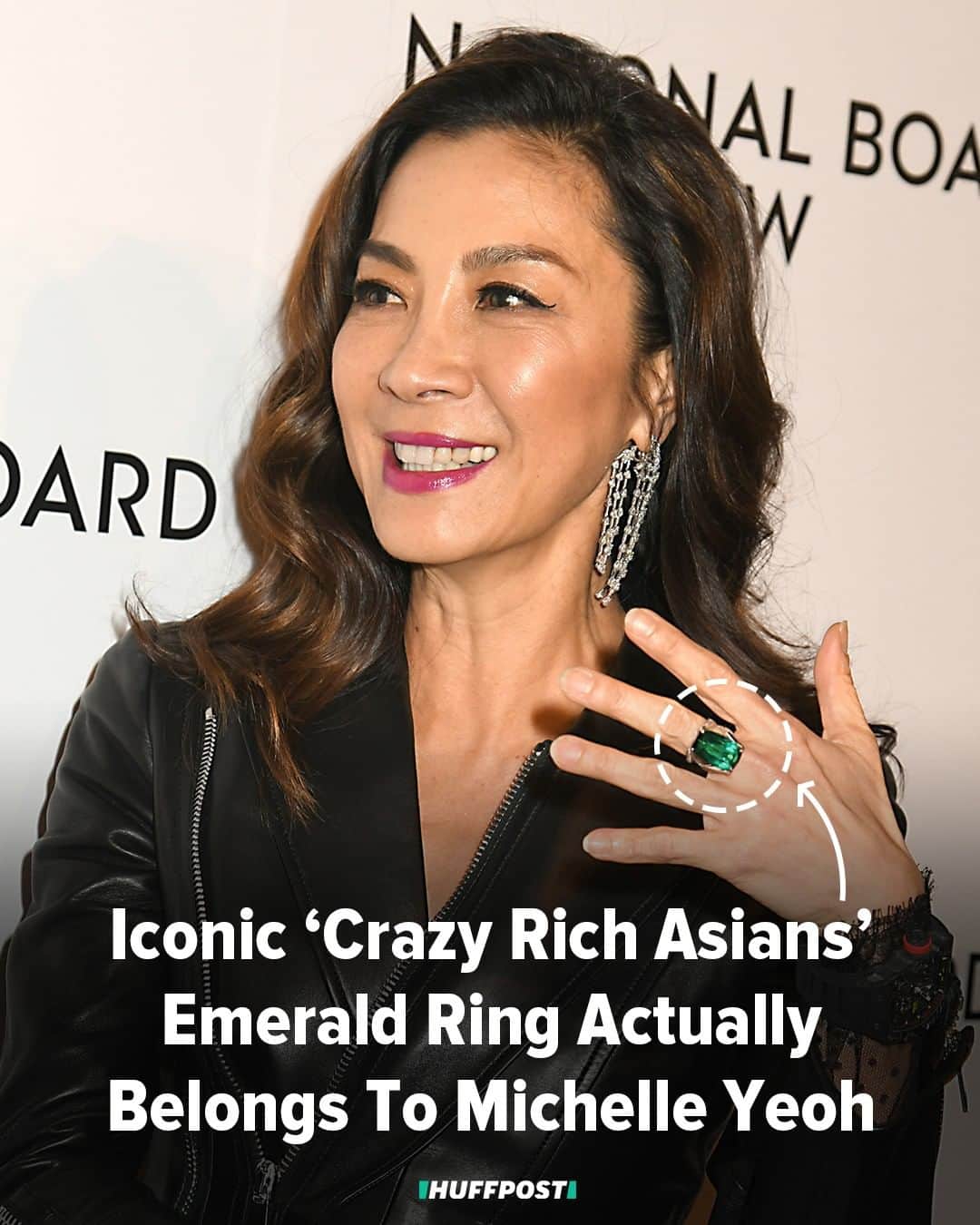 Huffington Postさんのインスタグラム写真 - (Huffington PostInstagram)「Everyone freaked out when legend Michelle Yeoh showed up to the #GoldenGlobes sporting the emerald engagement ring from “Crazy Rich Asians.” It was a boss move ― bringing arguably the most important symbolic piece from the movie to the Golden Globes ― but the rock is actually Yeoh’s own. And she has a badass reason for owning such flashy bling: “The ring belongs to me,” Yeoh told BuzzFeed’s “Profile” series. “I don’t wait for people to give me presents. If I want flowers, I’m going to send them to me.” BOOM. And that is our 2019 energy. // 📸: Press Association // 🗞: @kimmythepooh」1月12日 2時49分 - huffpost