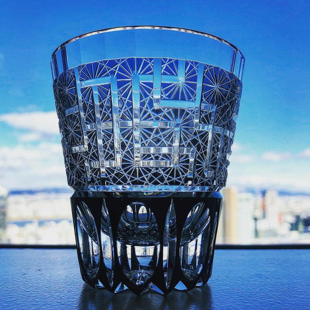 布袋寅泰さんのインスタグラム写真 - (布袋寅泰Instagram)「友人が僕のためにオーダーしてプレゼントしてくれた「堀口切子」のG柄グラス。日本の匠を世界に伝えたい。Beautiful Japanese hand crafted glass from my friend “ Horiguchkiriko” !!! https://youtu.be/L4ZqoBUvCTg #Hotei #g柄 #布袋寅泰 #堀口切子 #horiguchikiriko #Japanese」1月12日 6時40分 - hotei_official