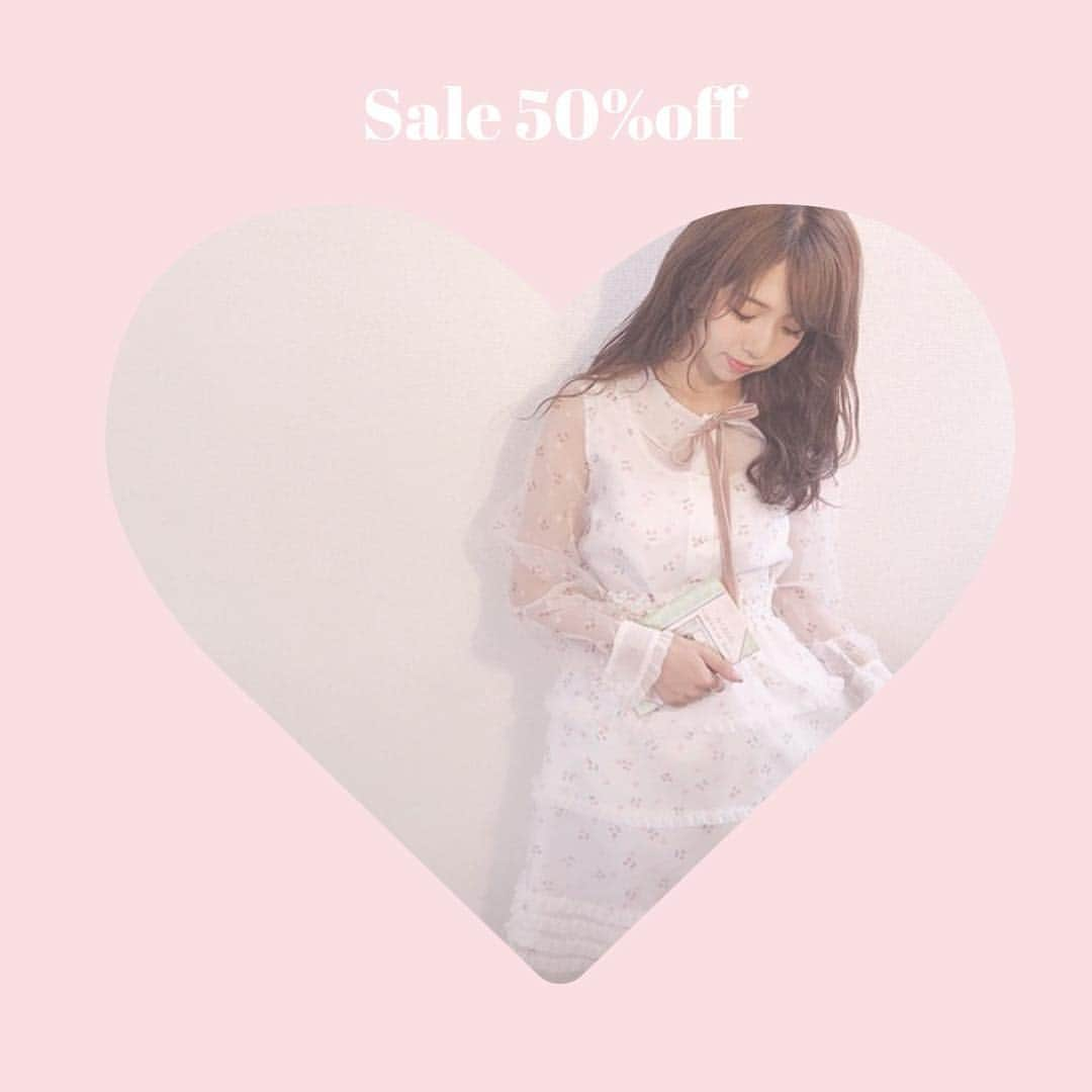 PINKHOUSE CHELSEAさんのインスタグラム写真 - (PINKHOUSE CHELSEAInstagram)「💗 1/11(金)〜SALE対象品が50%OFF！！💝✨ . . . 春まで使えるアイテムも沢山ご用意致しております🌷❣️ . . . 🍒お問い合わせ先　 伊勢丹新宿店本館２階＝イセタン ガール/ピンクハウスチェルシー 03-3352-1111（大代表） . . #ピンクハウスチェルシー #pinkhousechelsea #新宿伊勢丹 #sale」1月12日 18時32分 - pinkhouse_chelsea