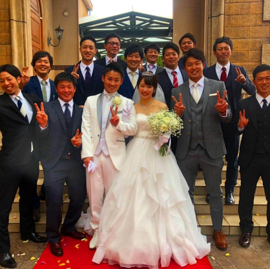 森原康平さんのインスタグラム写真 - (森原康平Instagram)「. . . 大学の後輩、昇の結婚式でした🤵👰 幸せそうな2人を見て、こっちまで幸せな気持ちになりました😊 . . #wedding #結婚式 #お幸せに #広島 #福山 #グランラセーレの森 #ウェディング #ウェディングドレス #ウェディングケーキ #結婚式ってイイね👍 . . 明日から、京都自主トレ第２クール、気合い入れて頑張ります💪💪 #自主トレ #京都 #⚾️」1月12日 19時09分 - kohei_morihara